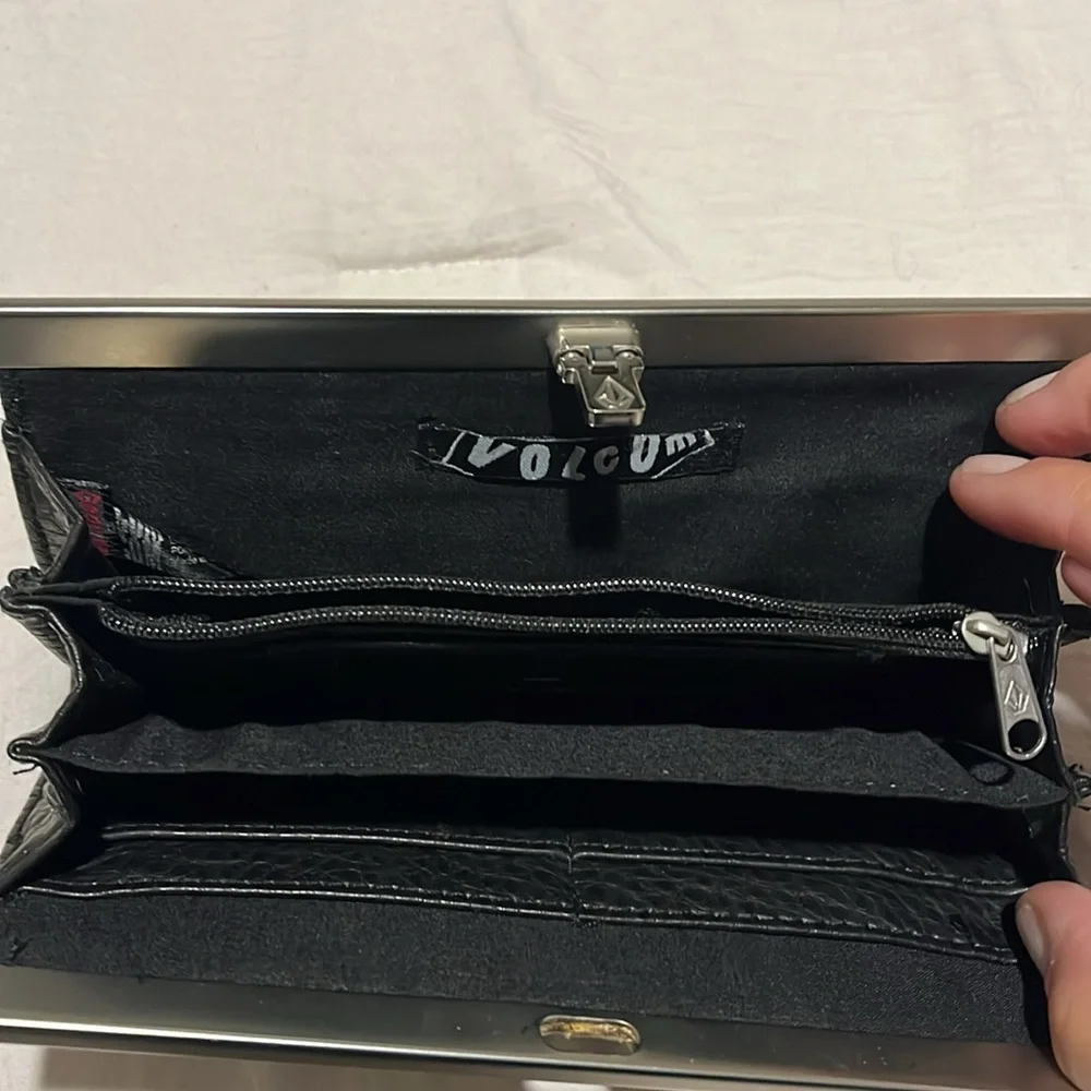 Volcom Wallet - Picture 2 of 5
